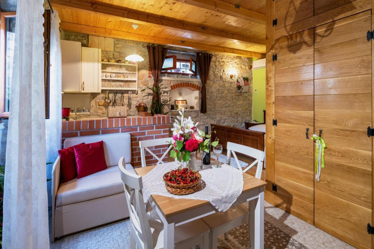 Apartment Tara Kaštela المظهر الخارجي الصورة